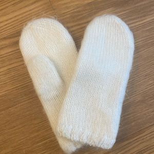 New GAP Girl White Mohair Winter Knitted Mittens Size S/M